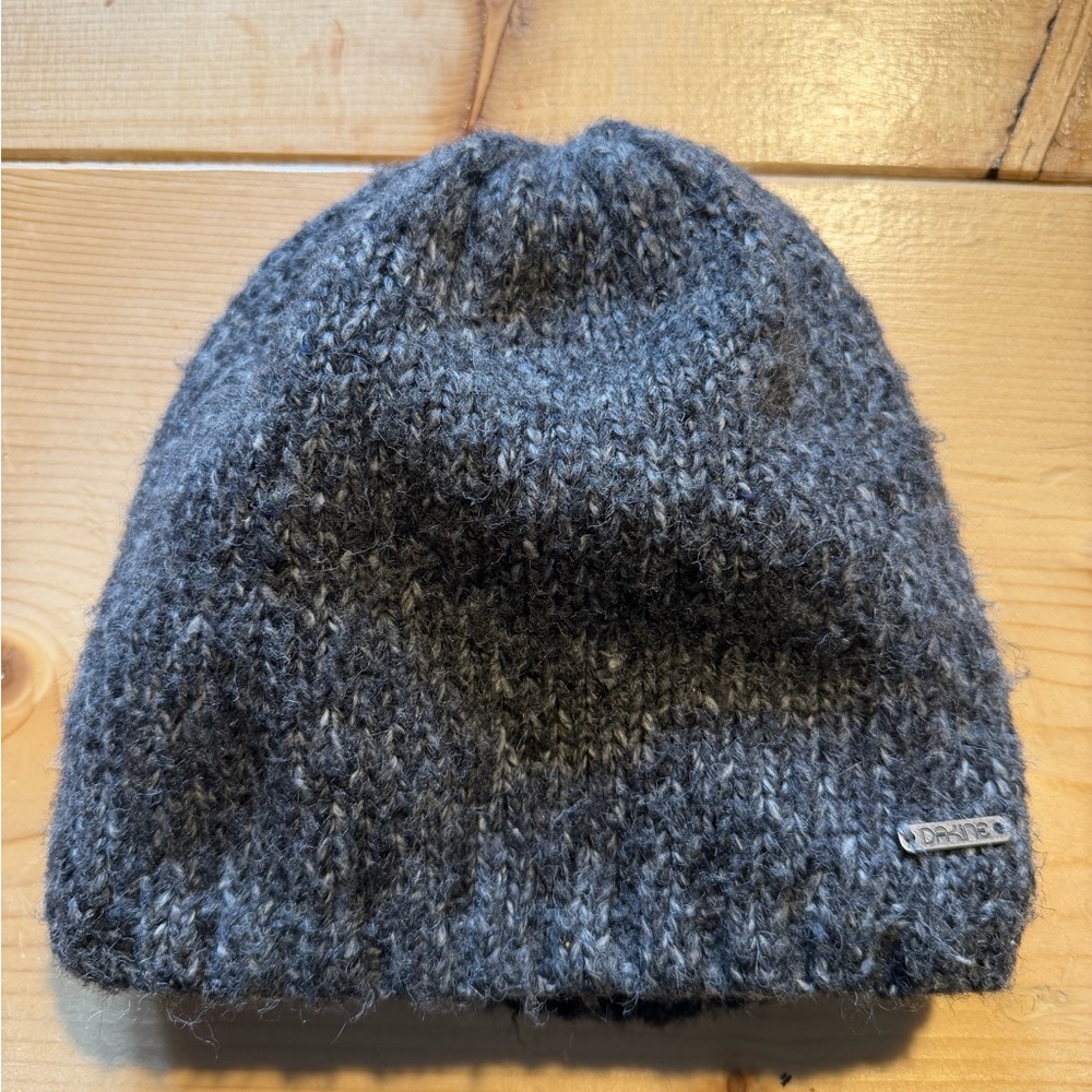 Dakine Sweater Knit Fleece Lined Beanie